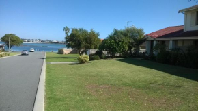 Mandurah Central Estuary Waters Edge Townhouse